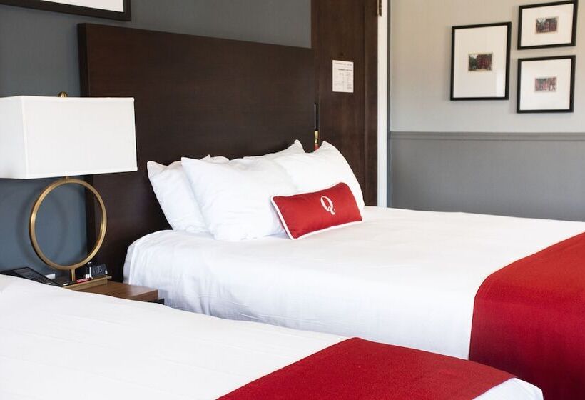 Отель The Queensbury