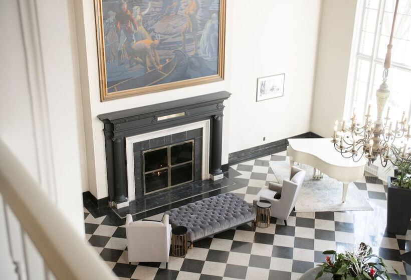 Отель The Queensbury