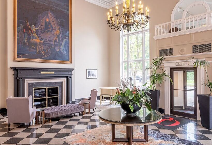 Отель The Queensbury