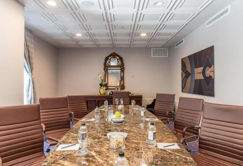 هتل The Read House