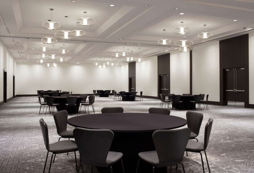 Отель The Royal Sonesta Minneapolis Downtown