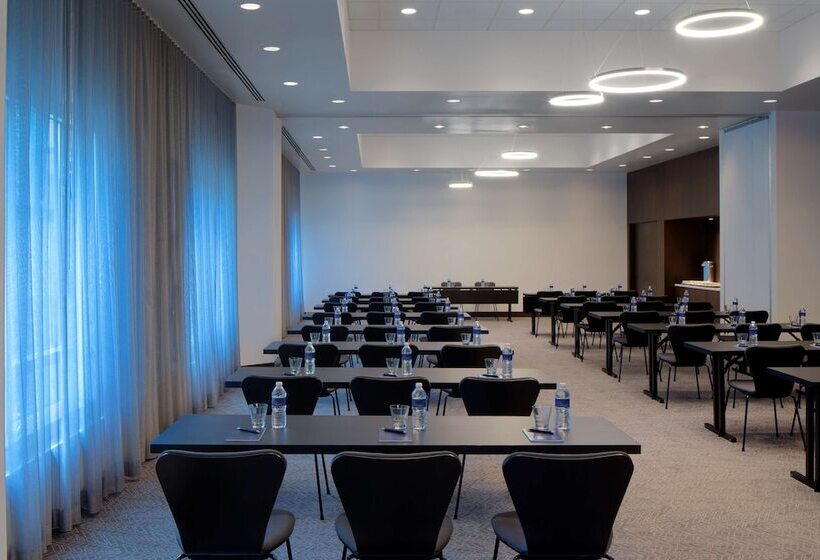 Отель The Royal Sonesta Minneapolis Downtown