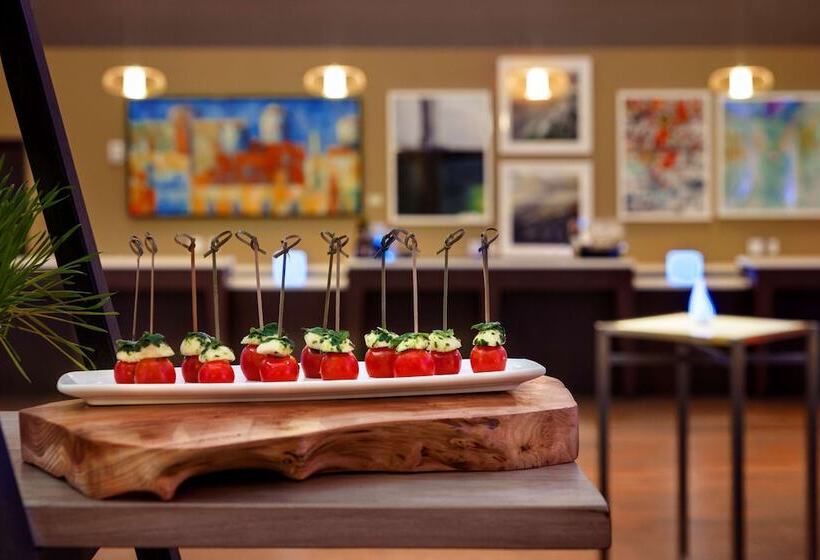 Отель The Royal Sonesta Minneapolis Downtown