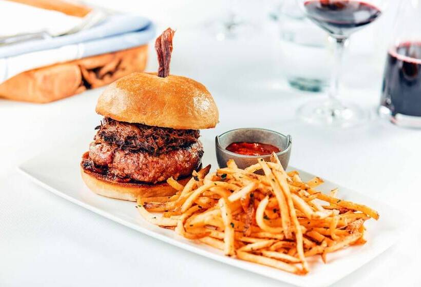 Отель The Royal Sonesta Minneapolis Downtown