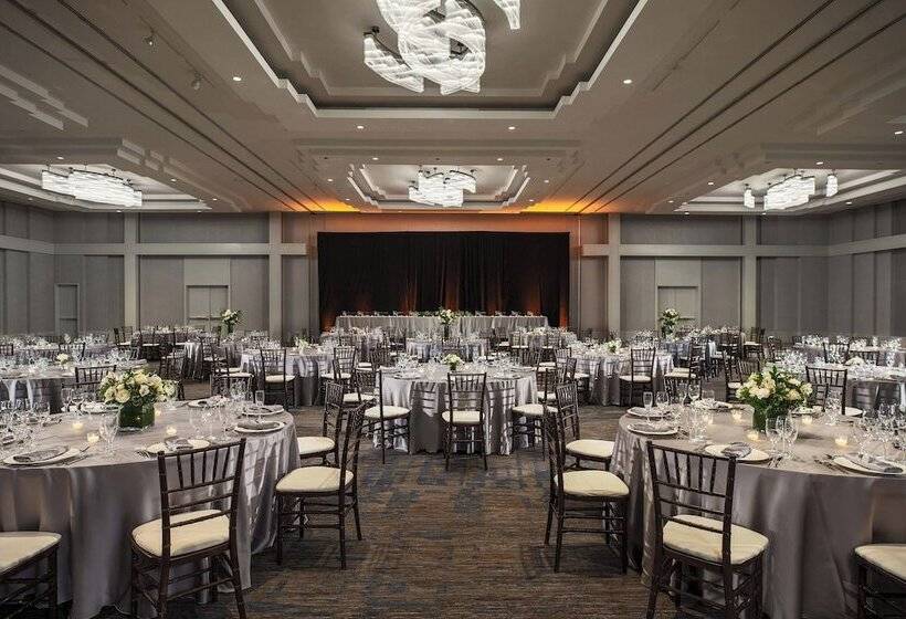 هتل The Westin Chicago River North