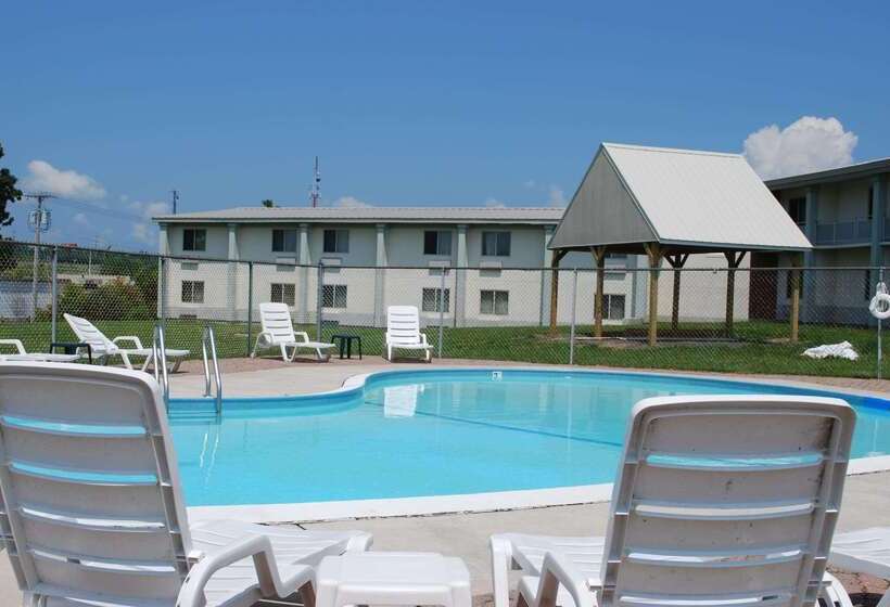 فندق Travelodge By Wyndham Watertown