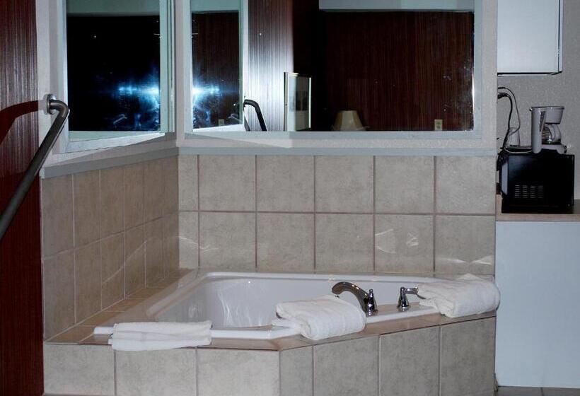 فندق Travelodge By Wyndham Watertown