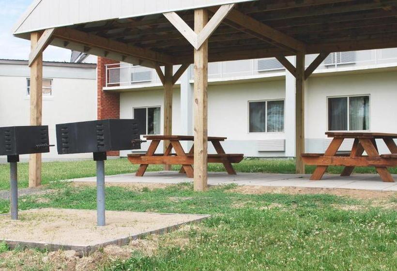 فندق Travelodge By Wyndham Watertown