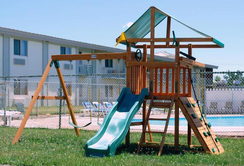 فندق Travelodge By Wyndham Watertown