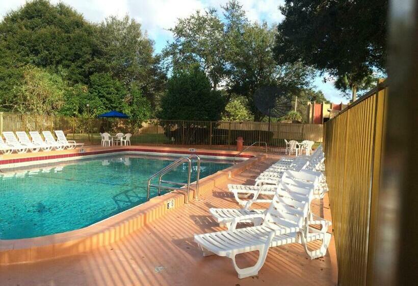 בית מלון כפרי Valuelodge Busch Gardens  Tampa