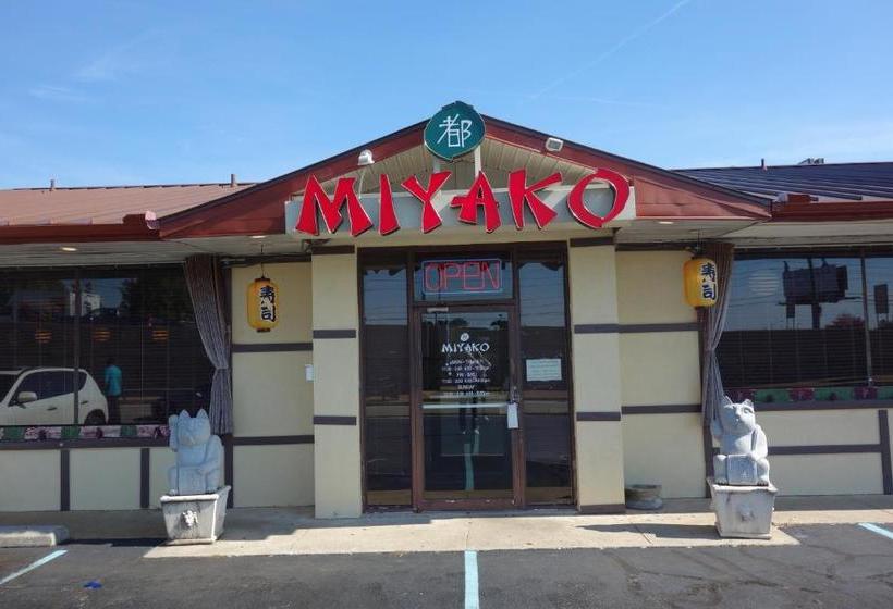 Отель Vip Inn And Suites