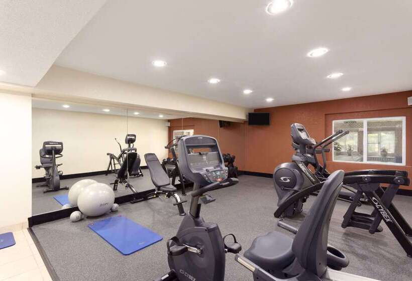 هتل Wyndham Garden Grand Rapids Airport
