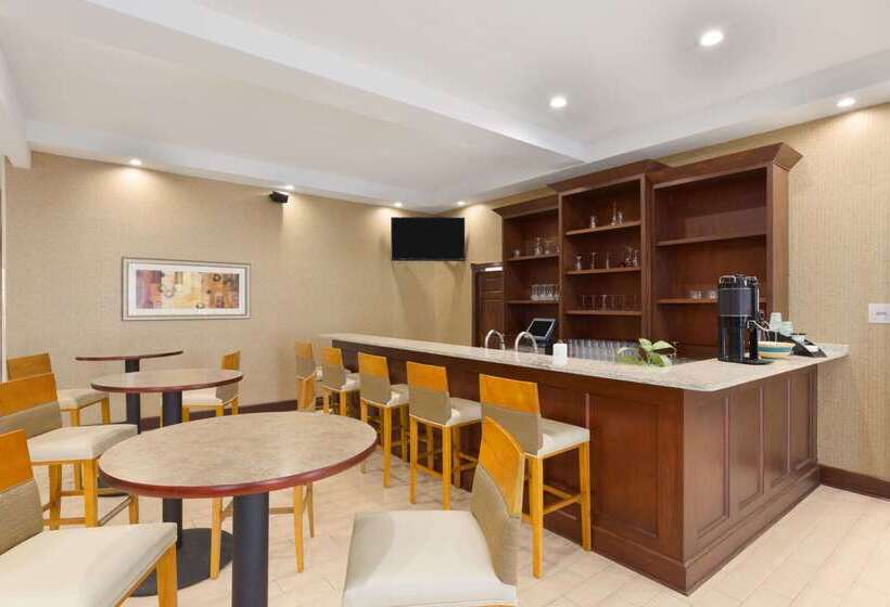 فندق Wyndham Garden Grand Rapids Airport