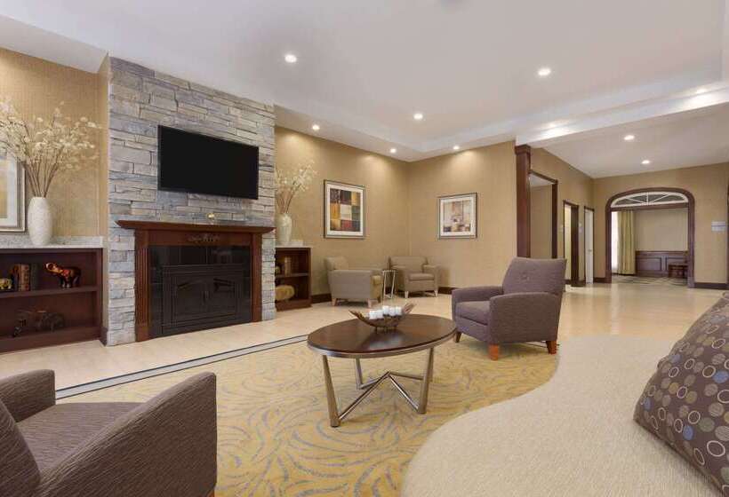 فندق Wyndham Garden Grand Rapids Airport