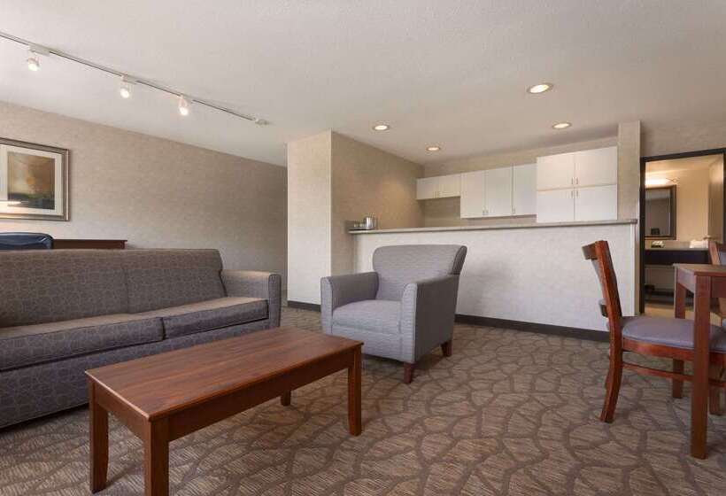 فندق Wyndham Garden Grand Rapids Airport