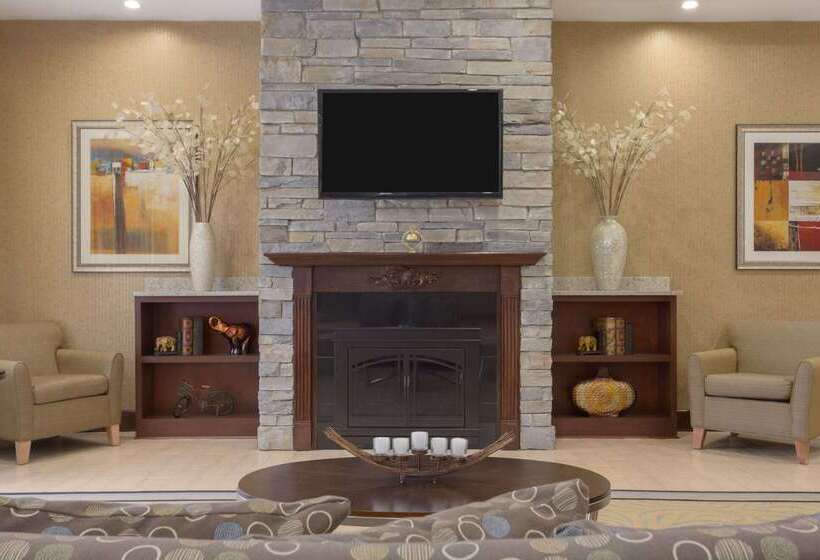 فندق Wyndham Garden Grand Rapids Airport