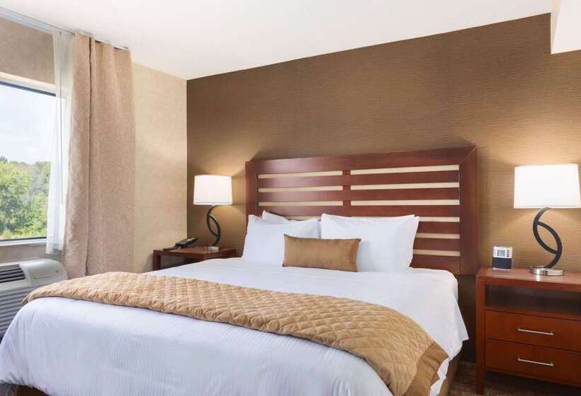 فندق Wyndham Garden Grand Rapids Airport