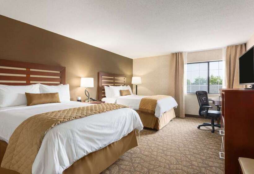 فندق Wyndham Garden Grand Rapids Airport
