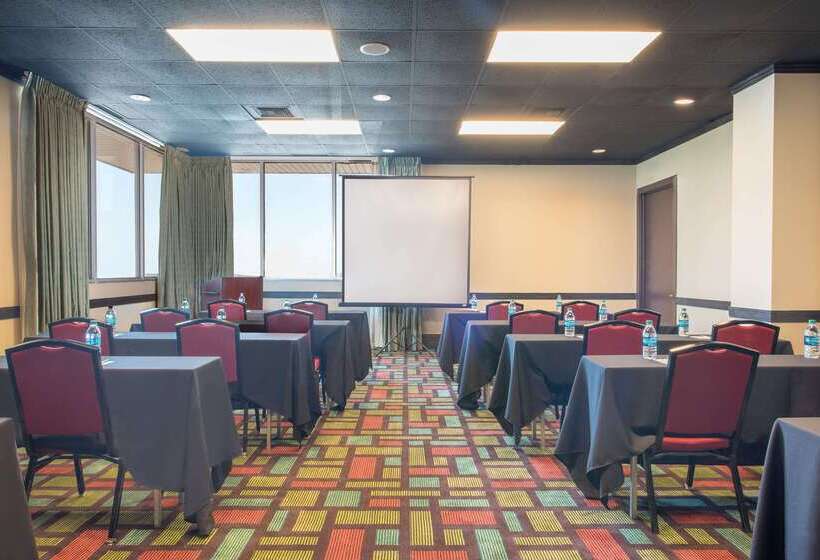 فندق Wyndham Garden Midland