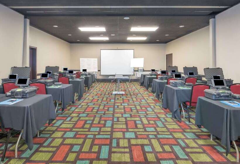 فندق Wyndham Garden Midland