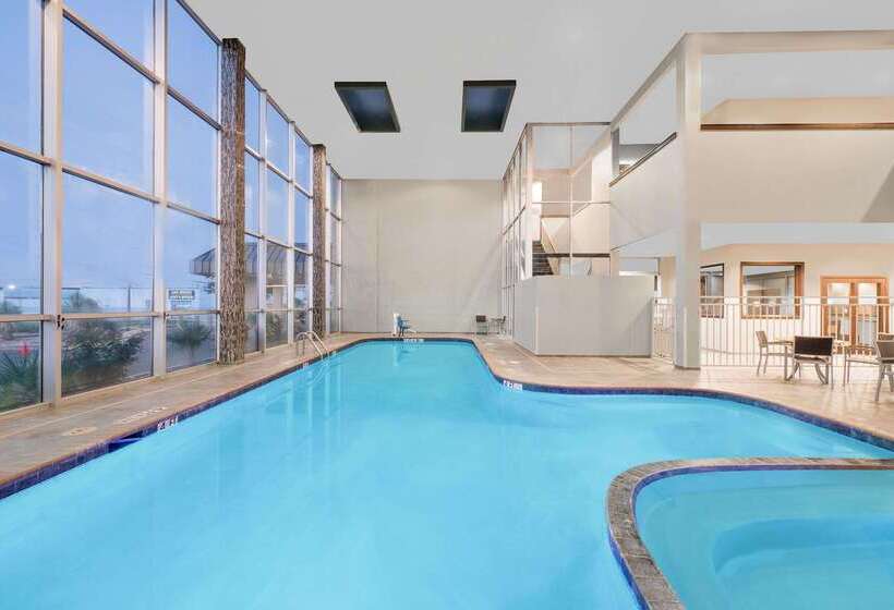 فندق Wyndham Garden Midland