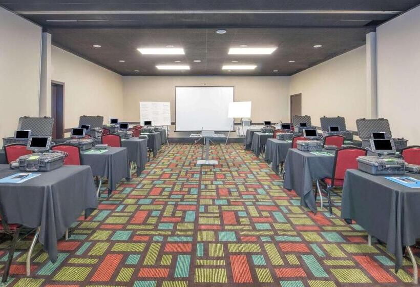 فندق Wyndham Garden Midland