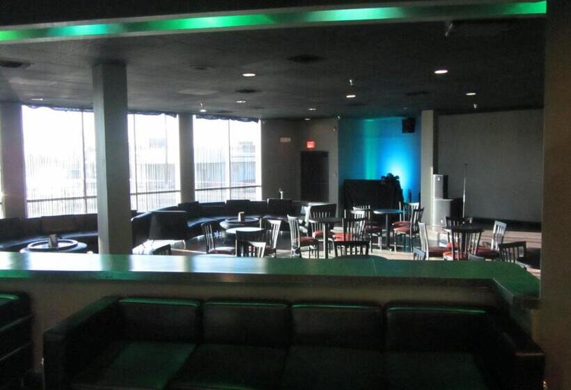 فندق Wyndham Garden Midland