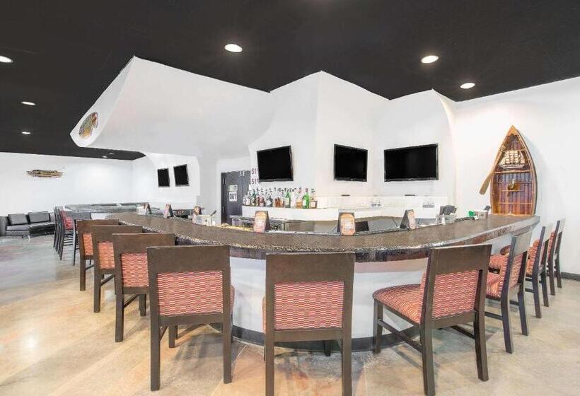 فندق Wyndham Garden Midland