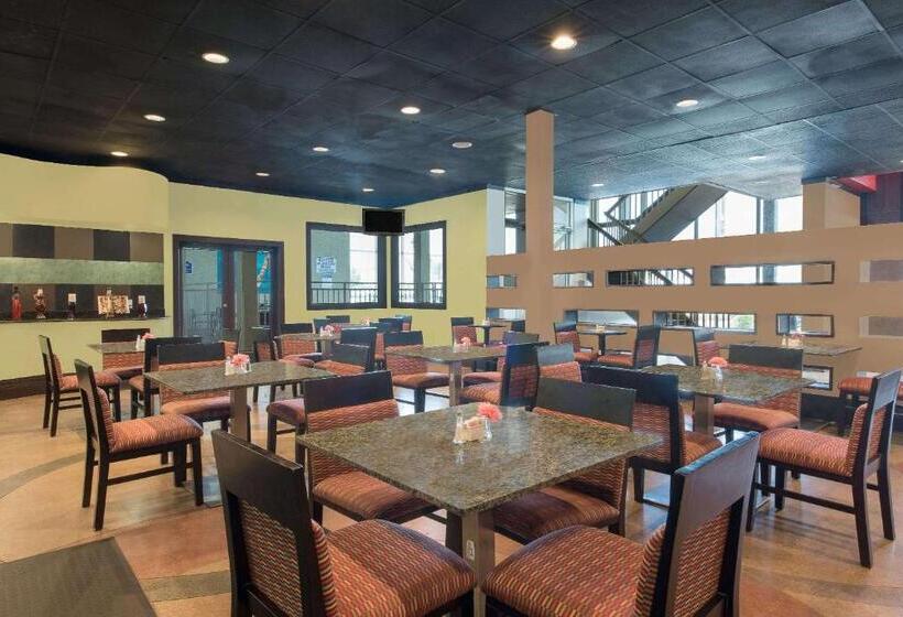 فندق Wyndham Garden Midland