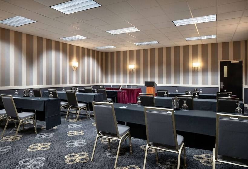 Отель Wyndham Phoenix Airport   Tempe