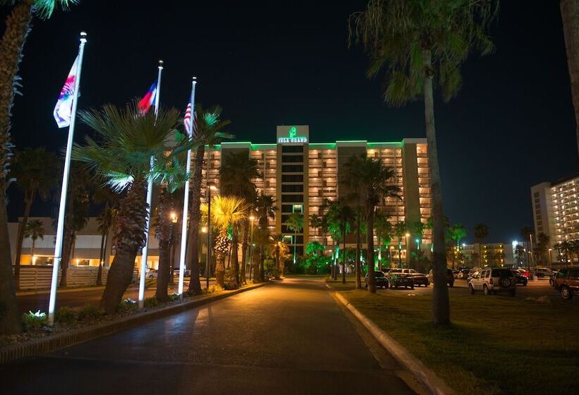 Isla Grand Beach Resort