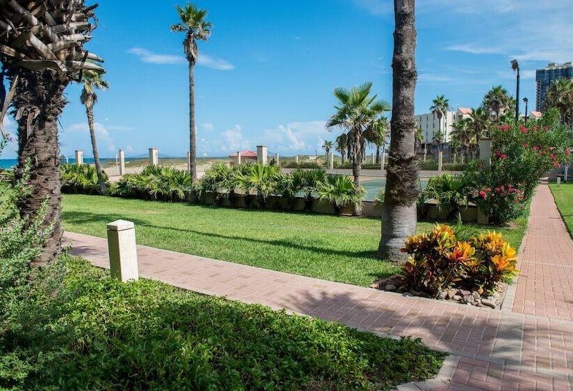 Isla Grand Beach Resort