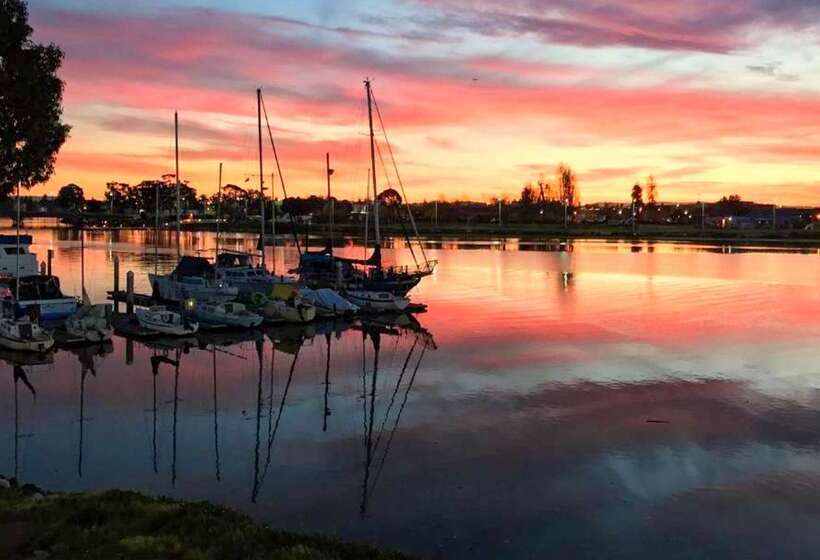 Motel 6oakland, Ca  Embarcadero