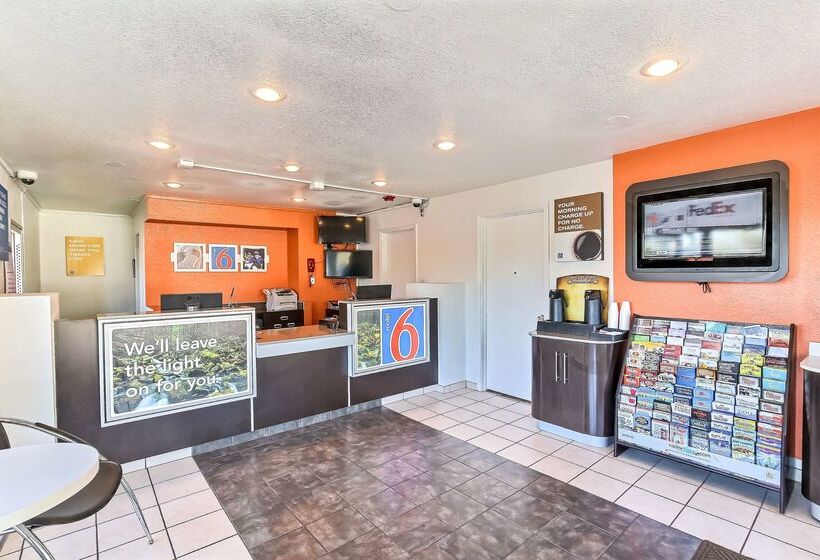 Motel 6oakland, Ca  Embarcadero