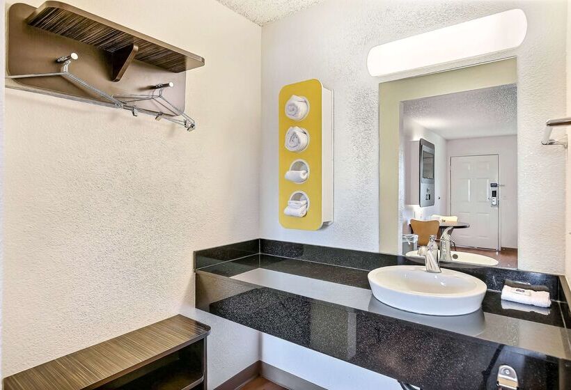 Motel 6oakland, Ca  Embarcadero