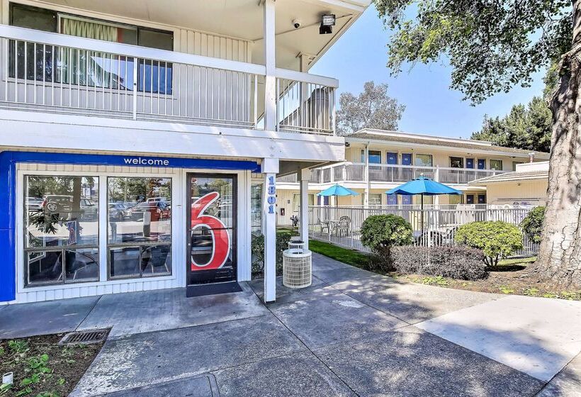 Motel 6oakland, Ca  Embarcadero