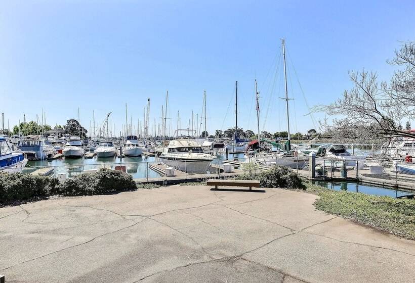 Motel 6oakland, Ca  Embarcadero