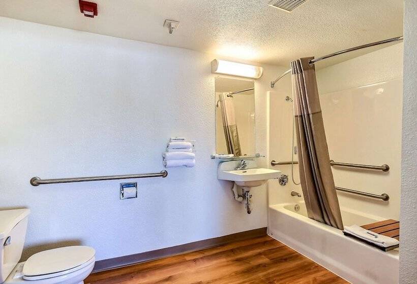 Motel 6oakland, Ca  Embarcadero