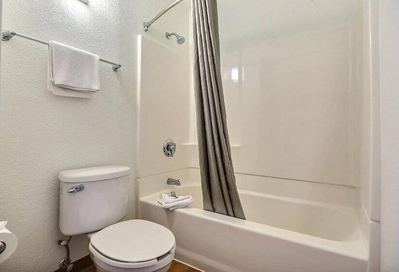 Motel 6oakland, Ca  Embarcadero