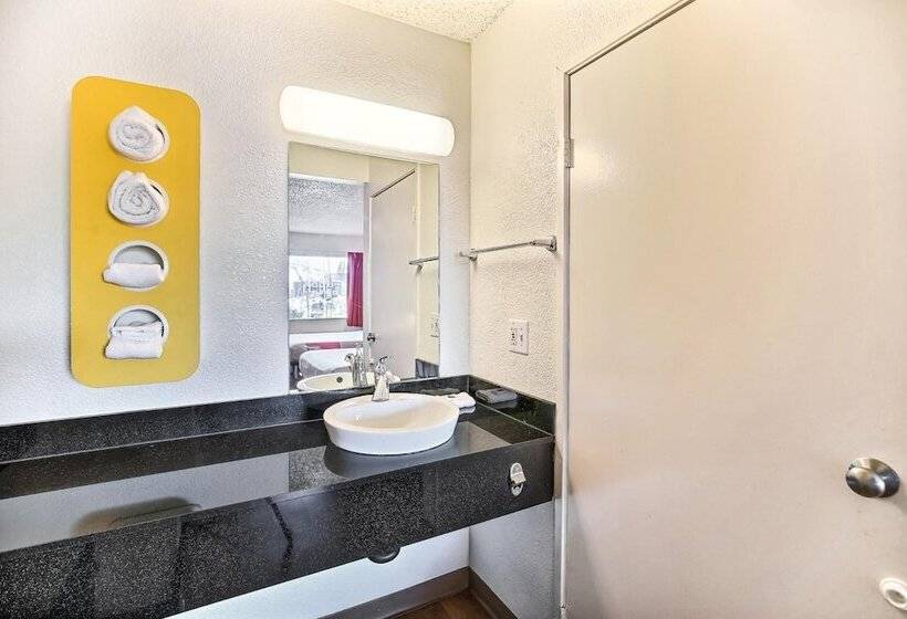 Motel 6oakland, Ca  Embarcadero