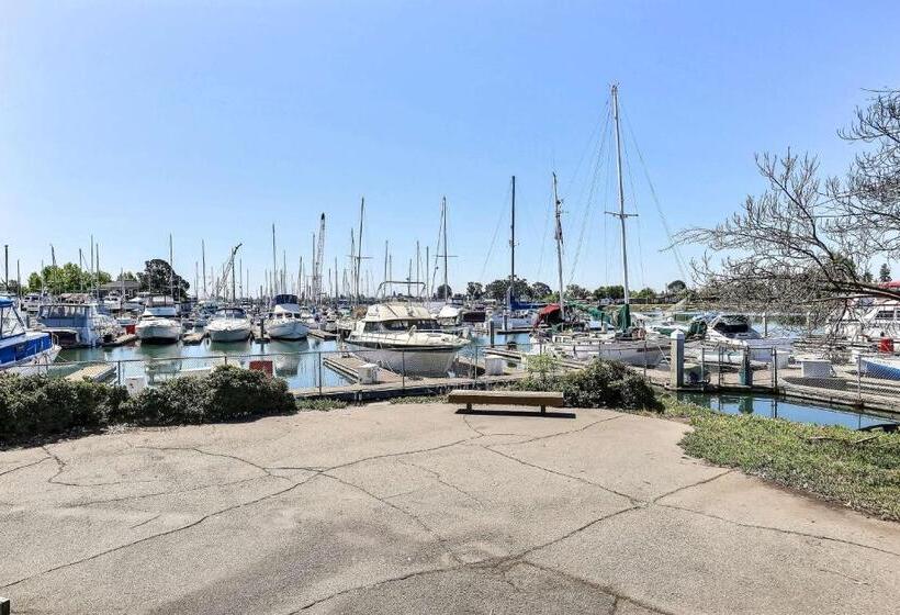 Motel 6oakland, Ca  Embarcadero