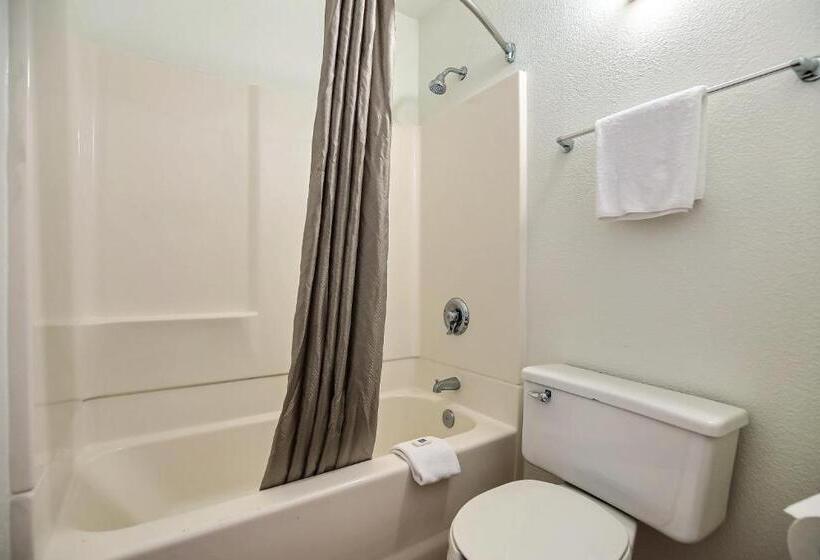 Motel 6oakland, Ca  Embarcadero