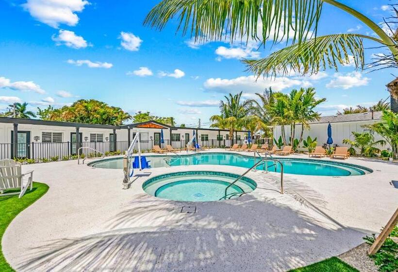 מוטל Pelican Post At Anna Maria Island Inn