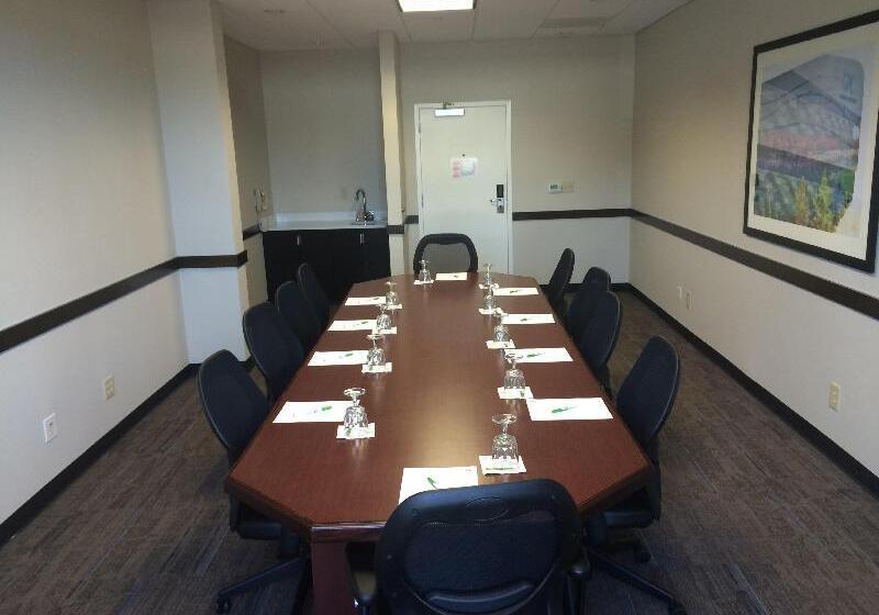 ホテル Holiday Inn Greensboro Coliseum, An Ihg