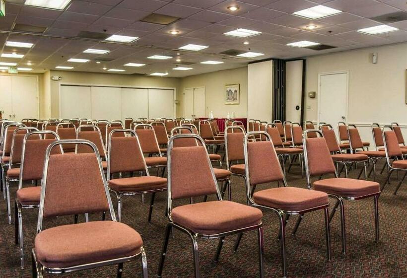 Quality Inn And Suites Golf Resort