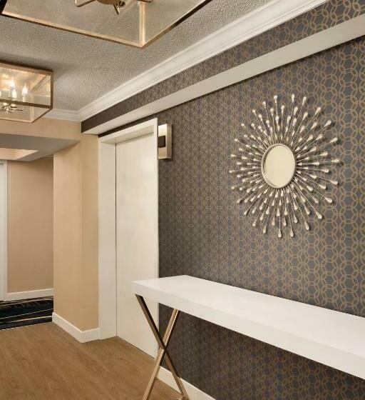 هتل Radisson  Baltimore Downtowninner Harbor