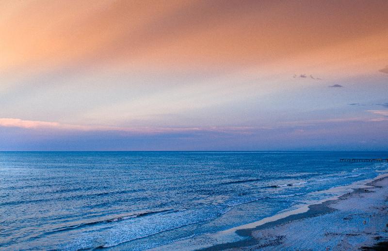 منتجع Holiday Inn Express & Suites Oceanfront Daytona Beach Shores, An Ihg