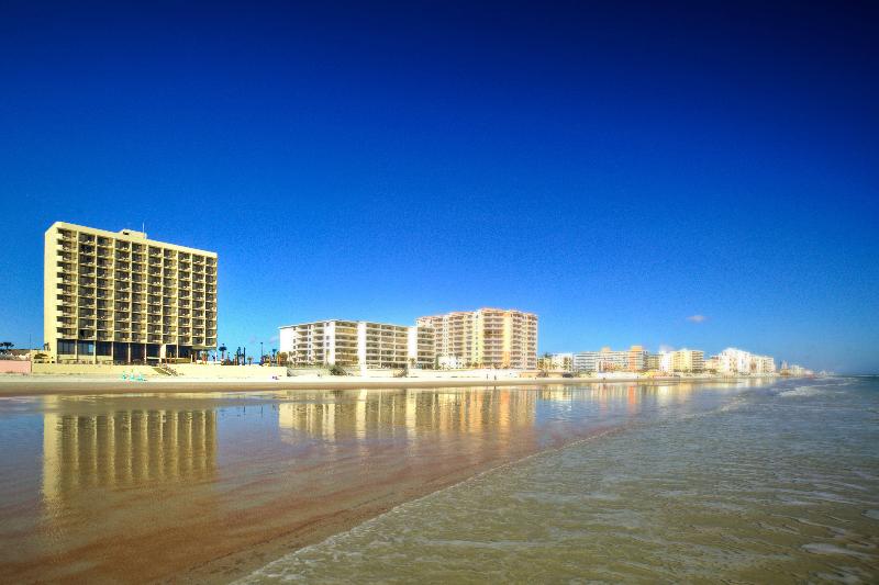 منتجع Holiday Inn Express & Suites Oceanfront Daytona Beach Shores, An Ihg