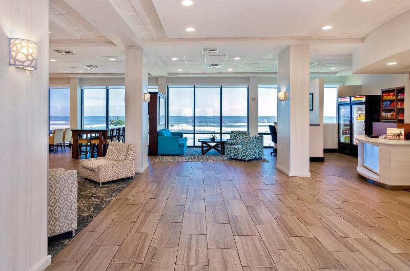منتجع Holiday Inn Express & Suites Oceanfront Daytona Beach Shores, An Ihg