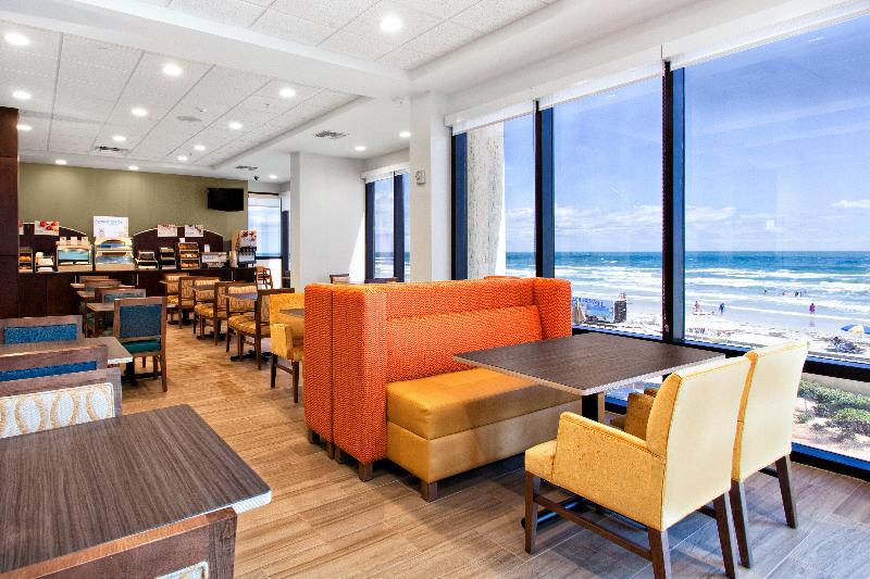 אתר נופש Holiday Inn Express & Suites Oceanfront Daytona Beach Shores, An Ihg